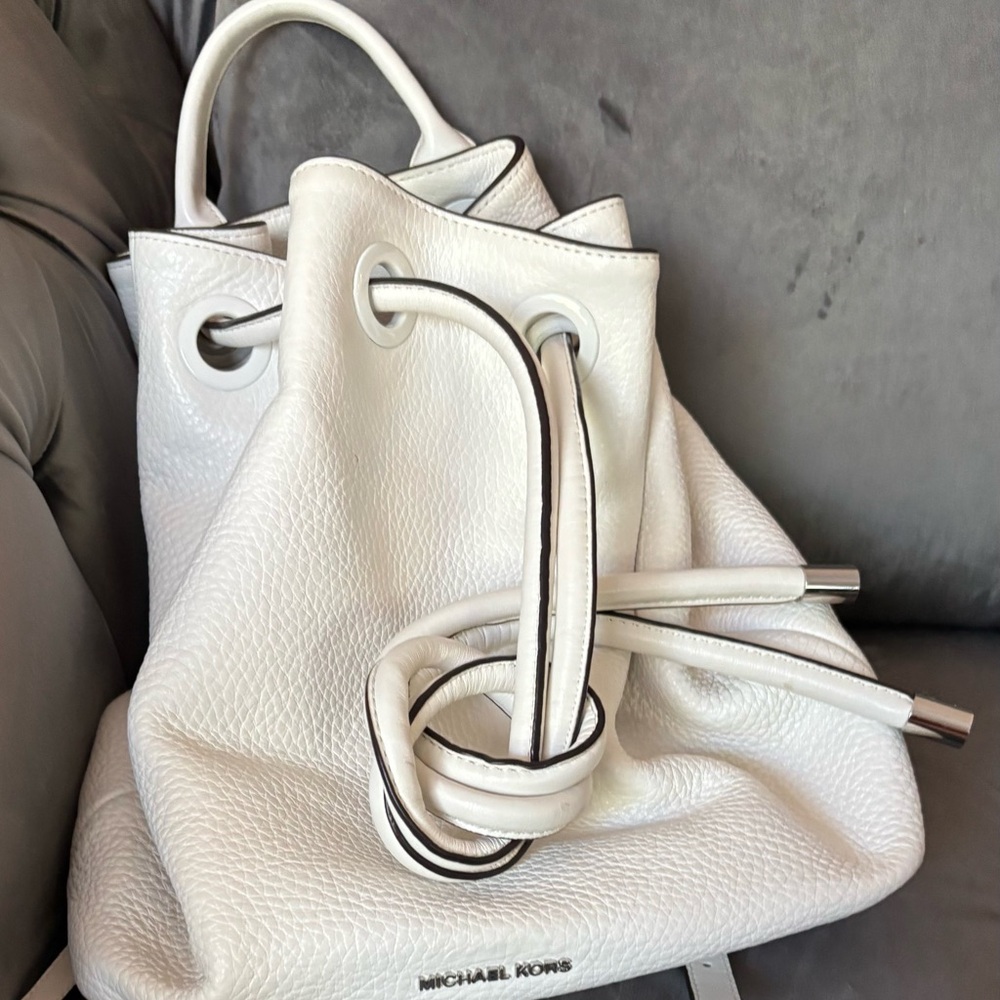 Michael Kors White Leather Tote with Minimalist Design